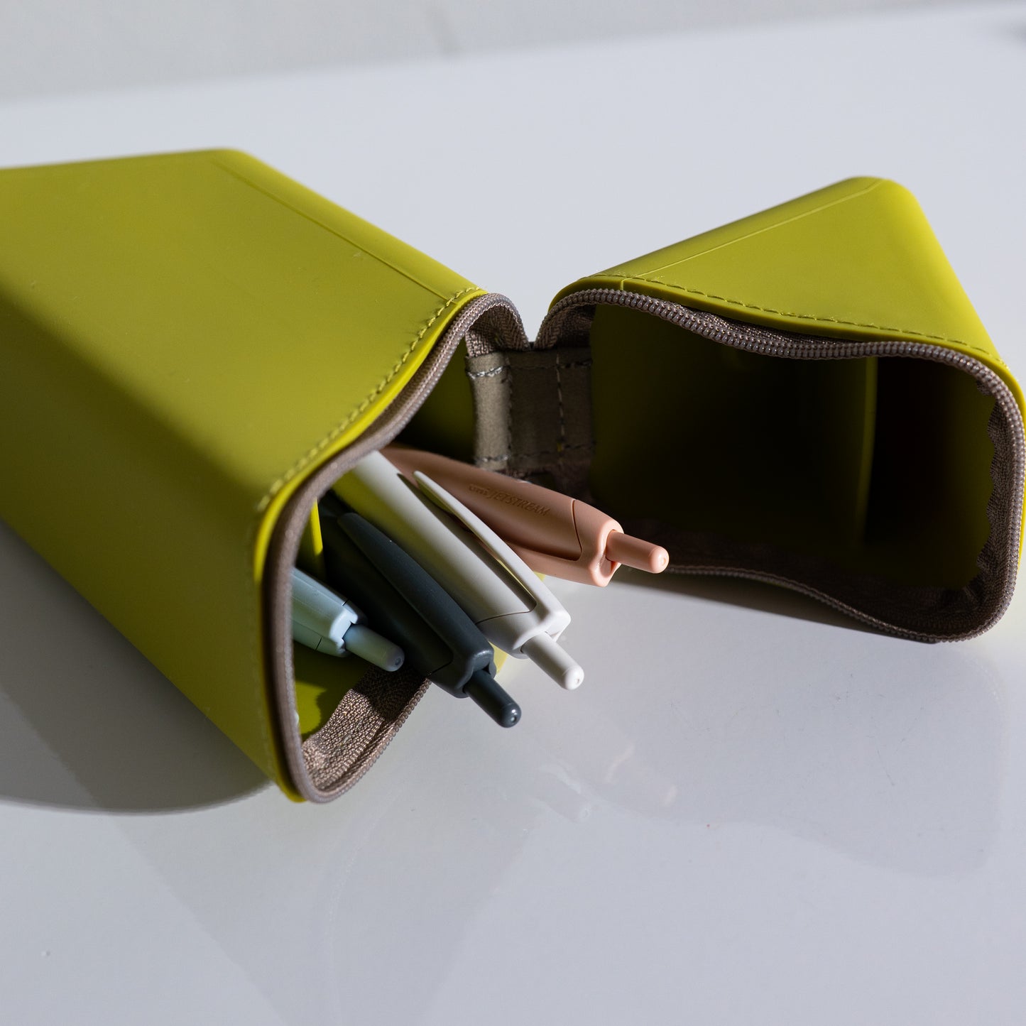 Kakusta Portable Pen Holder Case