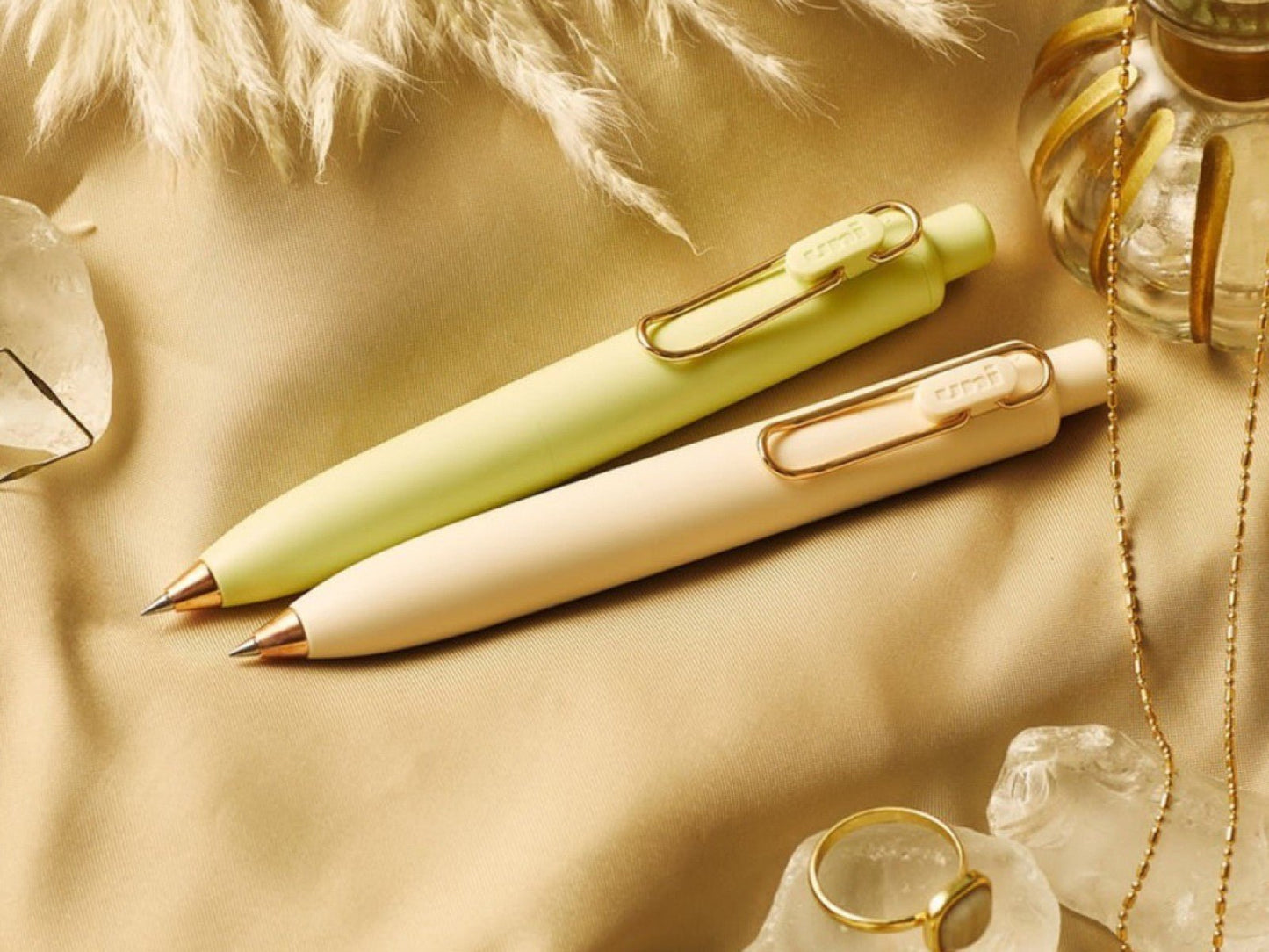 Mitsubishi Uni - Ball One P Compact Gel Ink Ballpoint Pen - Note and Nib